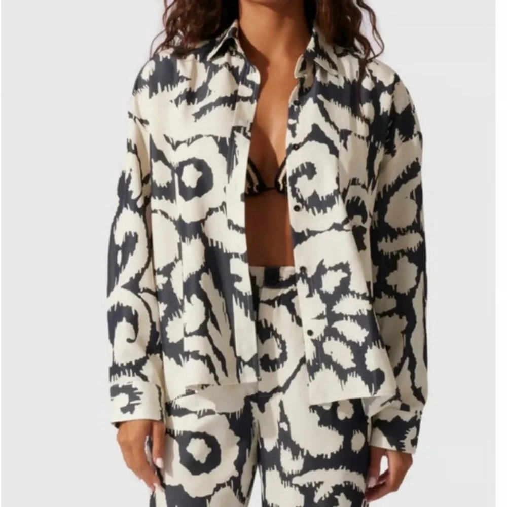 The wolf Gang Black and White Women's Button Down Shirt - Picture 1 of 12